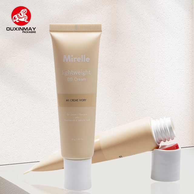 Plastic Cosmetic Packaging Extrusion Tube with Pressing Disc Cap