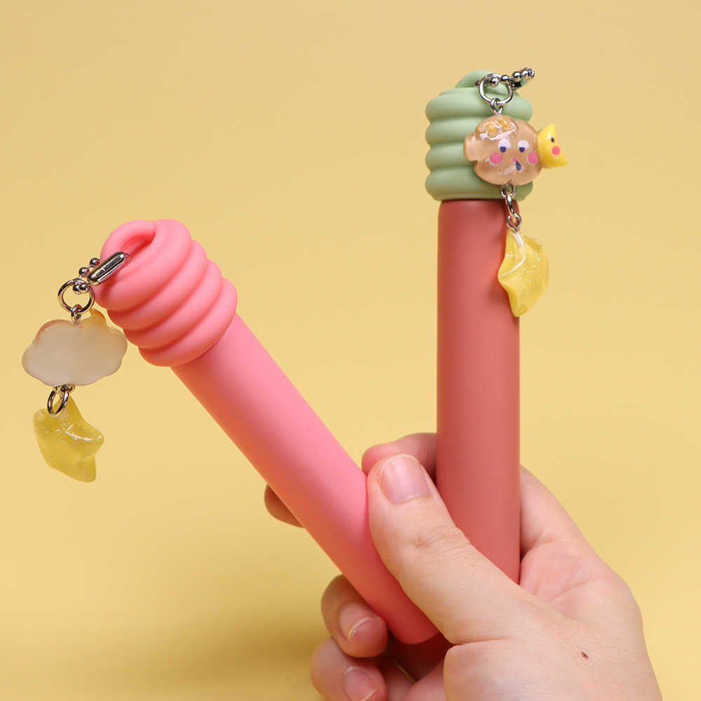Lipsgloss Tube with Keychain Spiral-patterned Cap Soft Silicone Tip